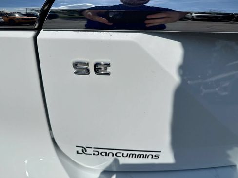 Used 2024 Volkswagen Atlas SE AWD/4WD image 25