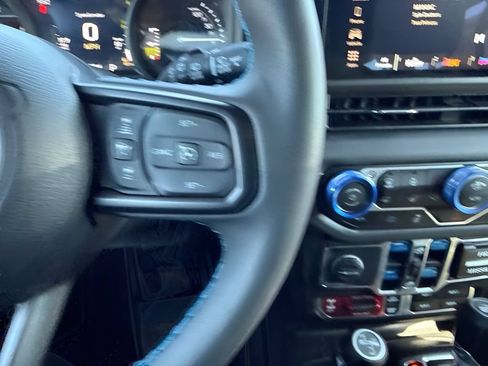 Used 2025 Jeep Wrangler Unlimited Rubicon 4xe w/ Convenience Group AWD/4WD image 16