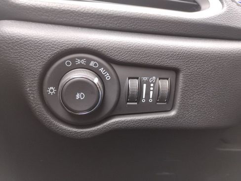 New 2026 Chrysler Pacifica Select image 41