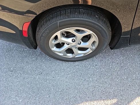 Used 2023 Chrysler Pacifica Limited image 11