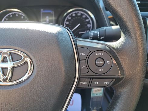 Used 2020 Toyota Camry LE image 18