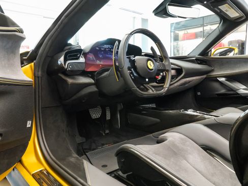 Used 2024 Ferrari SF90 Spider image 9