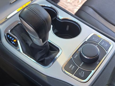 Used 2018 Jeep Grand Cherokee Summit AWD/4WD image 30