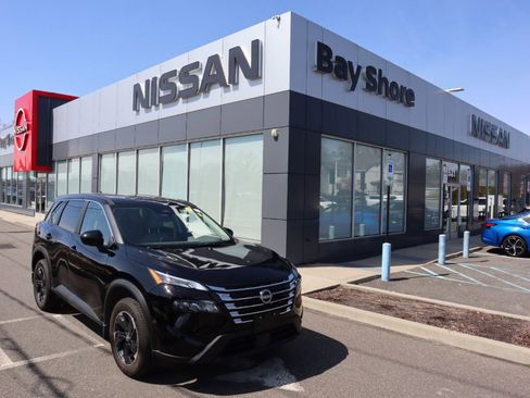 Certified 2025 Nissan Rogue SV AWD/4WD image 1