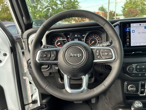 Used 2026 Jeep Wrangler Unlimited Sahara AWD/4WD image 24