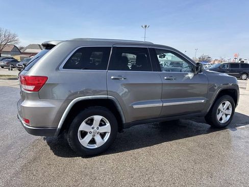 Used 2011 Jeep Grand Cherokee Laredo image 2
