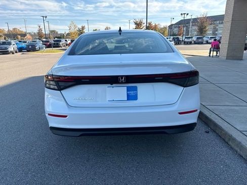 New 2025 Honda Accord SE image 3