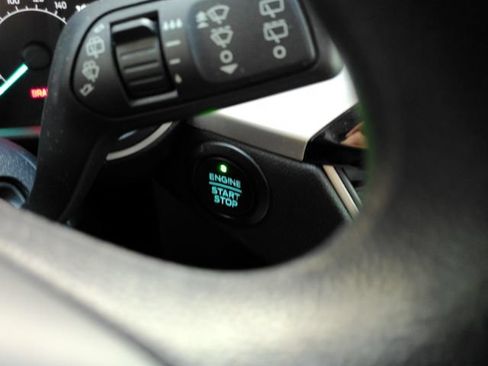 Used 2020 Ford Escape SE FWD image 33