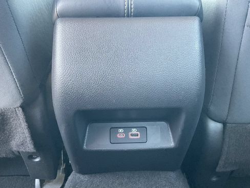 Used 2025 Nissan Altima 2.5 SV FWD image 12