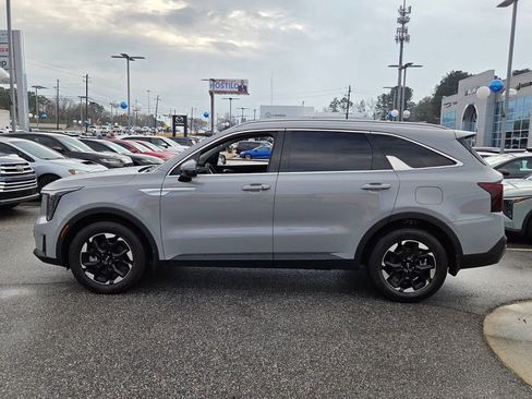 Used 2025 Kia Sorento S w/ Panoramic Sunroof Package image 4