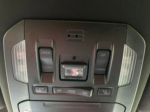 Used 2022 Toyota Highlander XSE FWD image 30