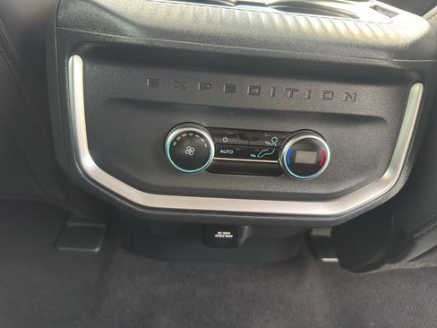 Used 2025 Ford Expedition Max Active image 32