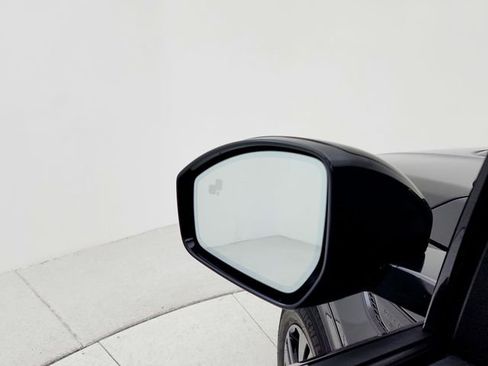 Used 2025 Land Rover Discovery Sport S image 21