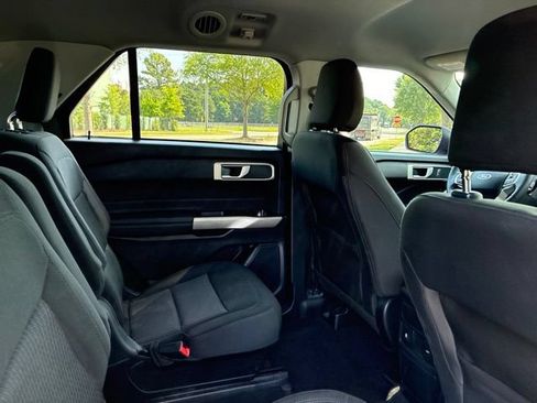 Used 2023 Ford Explorer XLT AWD/4WD image 25