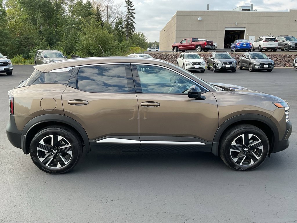 Used 2026 Nissan Kicks SR AWD/4WD image 4