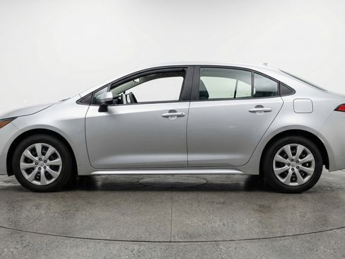Used 2025 Toyota Corolla LE FWD image 5