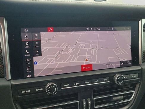 Used 2021 Porsche Macan Turbo image 16