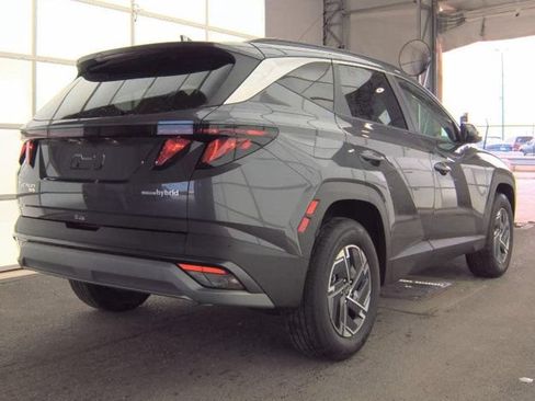 Used 2025 Hyundai Tucson Blue AWD/4WD image 2