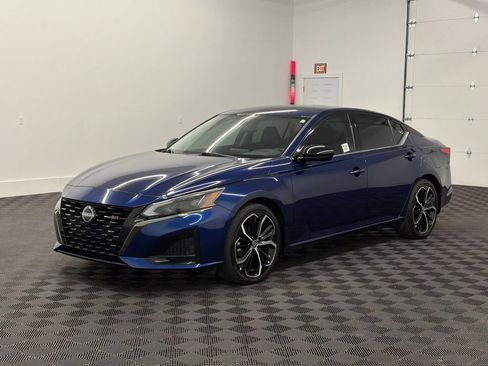 Used 2023 Nissan Altima 2.5 SR FWD image 1
