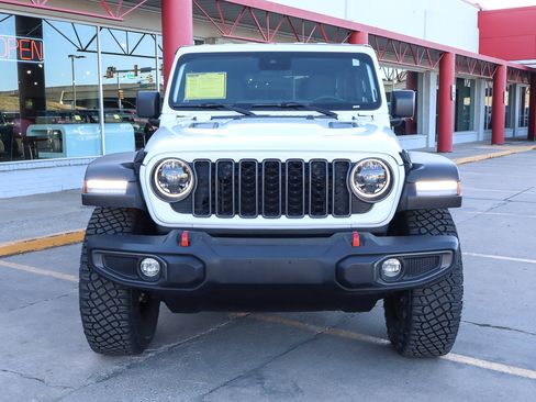 Used 2024 Jeep Wrangler Rubicon image 3