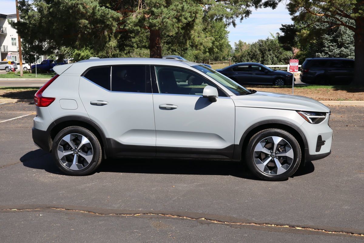 Used 2024 Volvo XC40 B5 Core w/ Protection Package Premier AWD/4WD image 3