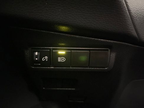 Used 2025 Toyota Corolla Cross LE image 28