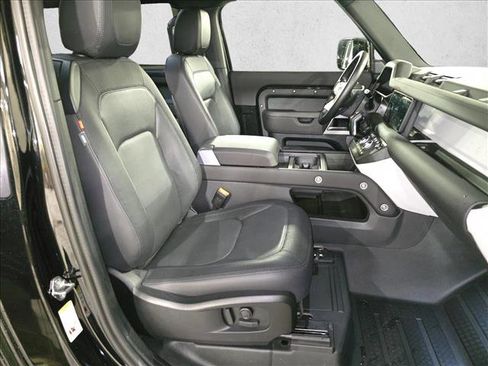 Certified 2024 Land Rover Defender 90 X-Dynamic SE image 10