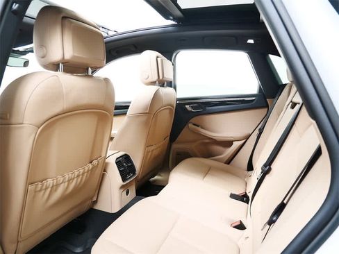 Used 2025 Porsche Macan image 13
