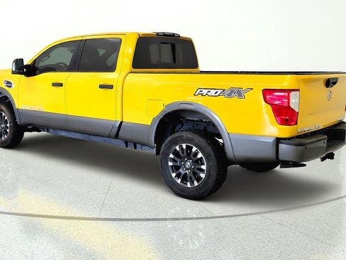 Used 2017 Nissan Titan PRO-4X w/ Pro-4x Convenience Package AWD/4WD image 4