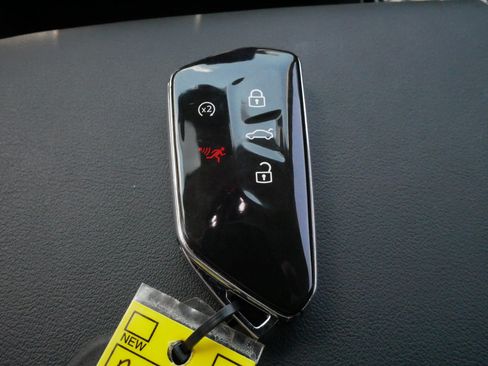 Used 2025 Volkswagen Atlas SE AWD/4WD image 31