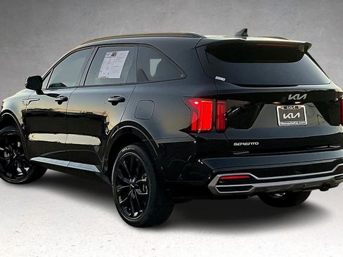 Certified 2023 Kia Sorento SX image 4
