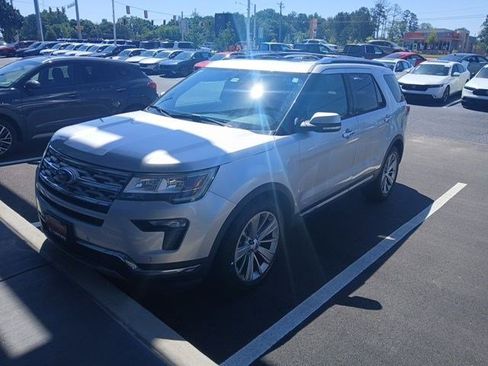Used 2018 Ford Explorer Limited FWD image 3