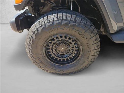 Used 2020 Jeep Gladiator Overland AWD/4WD image 20