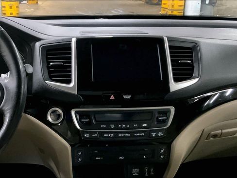 Used 2018 Honda Pilot Elite image 6