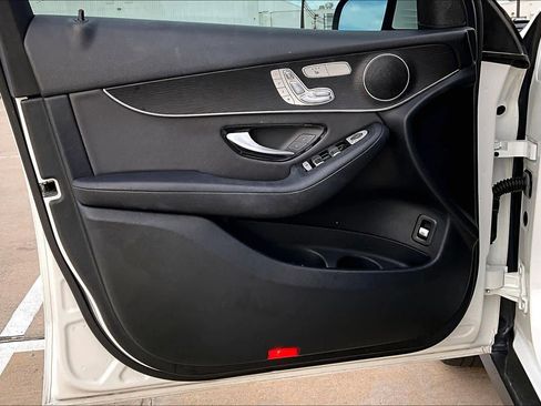 Used 2020 Mercedes-Benz GLC 300 image 21