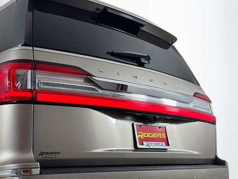 Used 2019 Lincoln Navigator Reserve AWD/4WD image 29