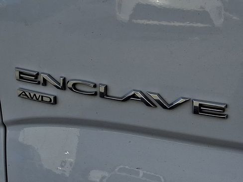 Used 2024 Buick Enclave Premium image 21