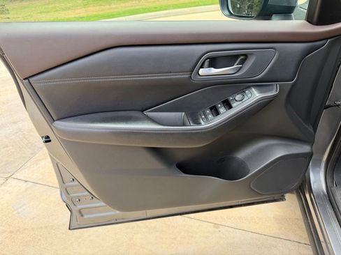 Used 2023 Nissan Rogue SV w/ SV Premium B Package FWD image 9