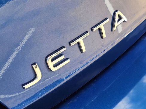 Used 2023 Volkswagen Jetta SE image 12