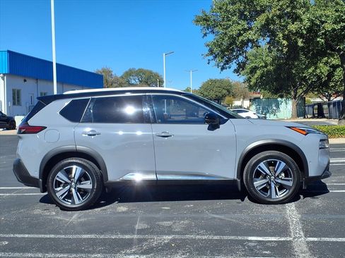 Used 2023 Nissan Rogue SL w/ SL Premium Package image 4