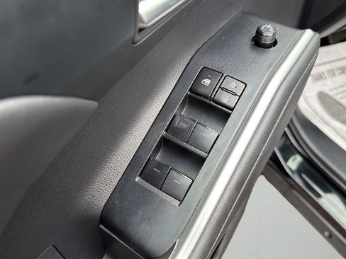 Used 2024 Toyota Highlander XLE AWD/4WD image 30