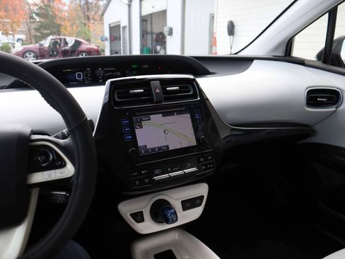 Used 2016 Toyota Prius Three Touring image 17