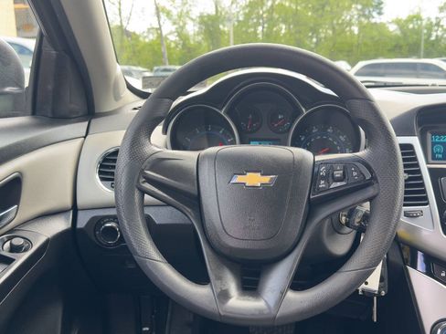 Used 2013 Chevrolet Cruze LS FWD image 19