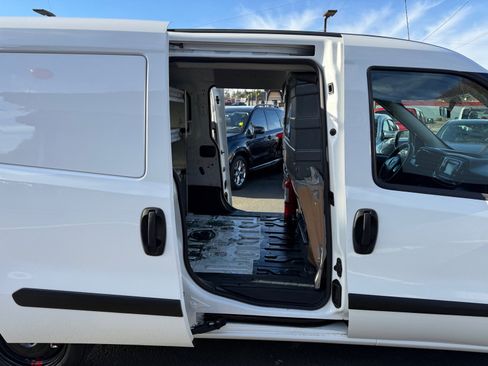 Used 2018 RAM ProMaster City Tradesman image 16