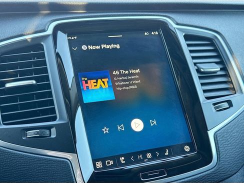 Used 2024 Volvo XC90 B5 Core w/ Climate Package image 32