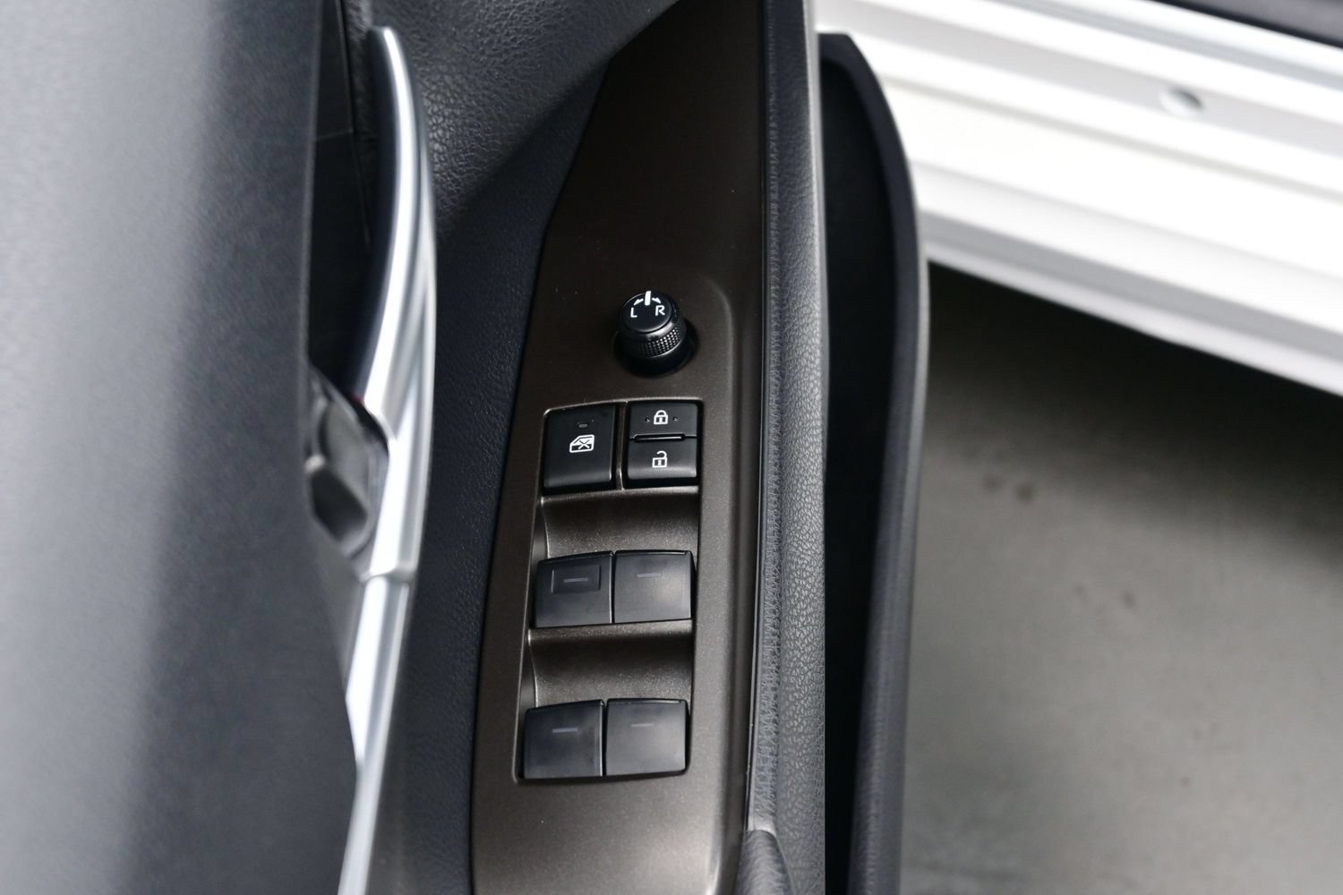 Used 2024 Toyota Camry SE AWD/4WD image 10