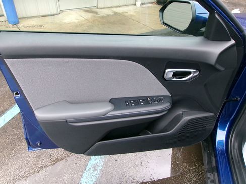 Used 2025 Kia K4 EX image 16