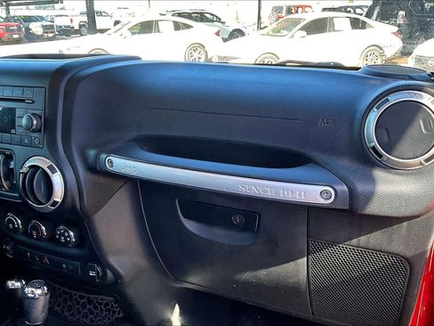 Certified 2018 Jeep Wrangler Unlimited Sahara w/ Connectivity Group image 18