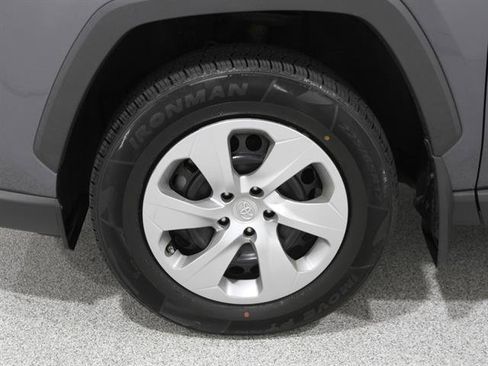 Used 2021 Toyota RAV4 LE image 18