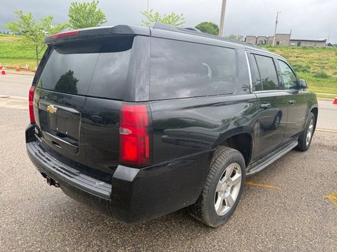 Used 2015 Chevrolet Suburban LT w/ Luxury Package AWD/4WD image 4